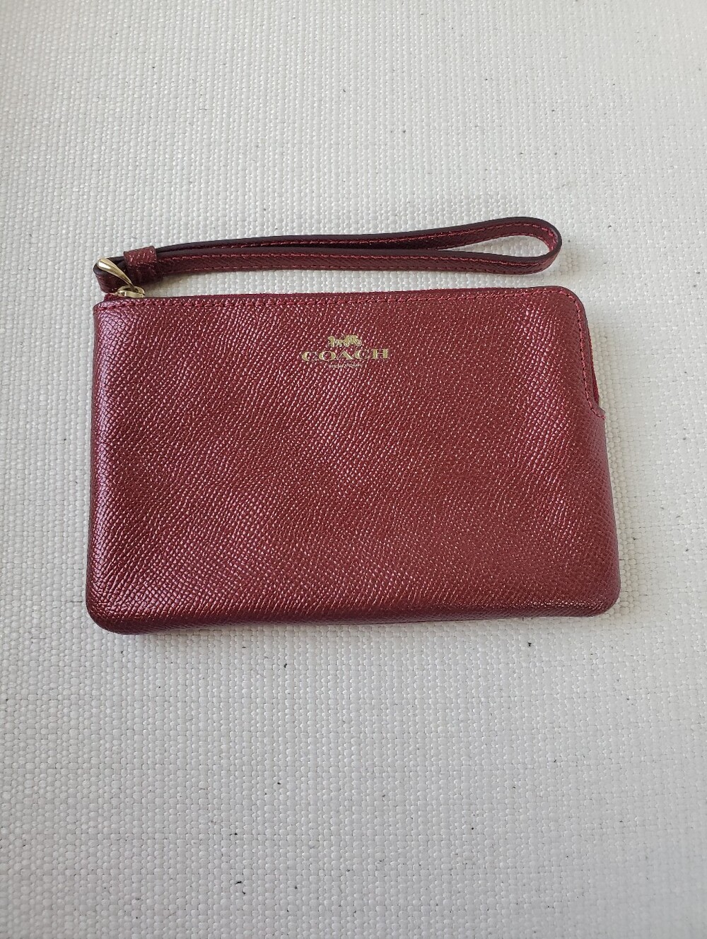 Coach Corner Zip Wristlet Pouch Bag In Metallic Red Leather